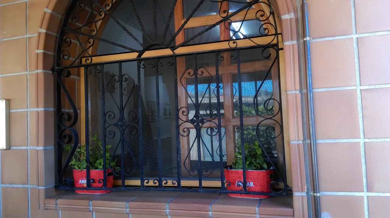 Hostal El Busto Teruel Exteriör bild